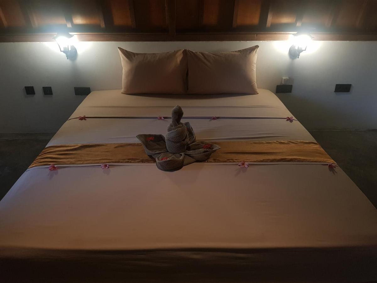 Tropical Sunday Bungalow - Surf And Stay Selong Belanak Exteriér fotografie