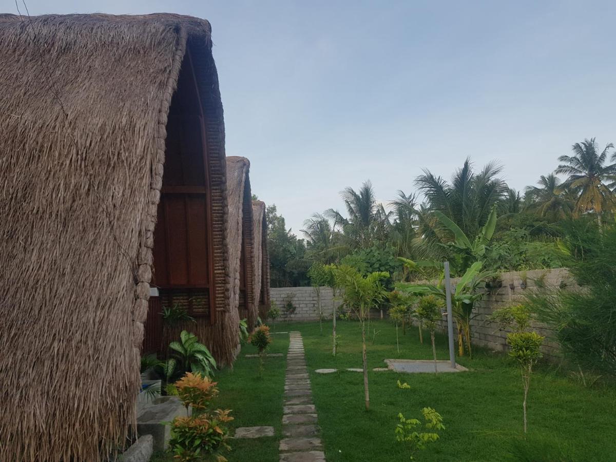 Tropical Sunday Bungalow - Surf And Stay Selong Belanak Exteriér fotografie