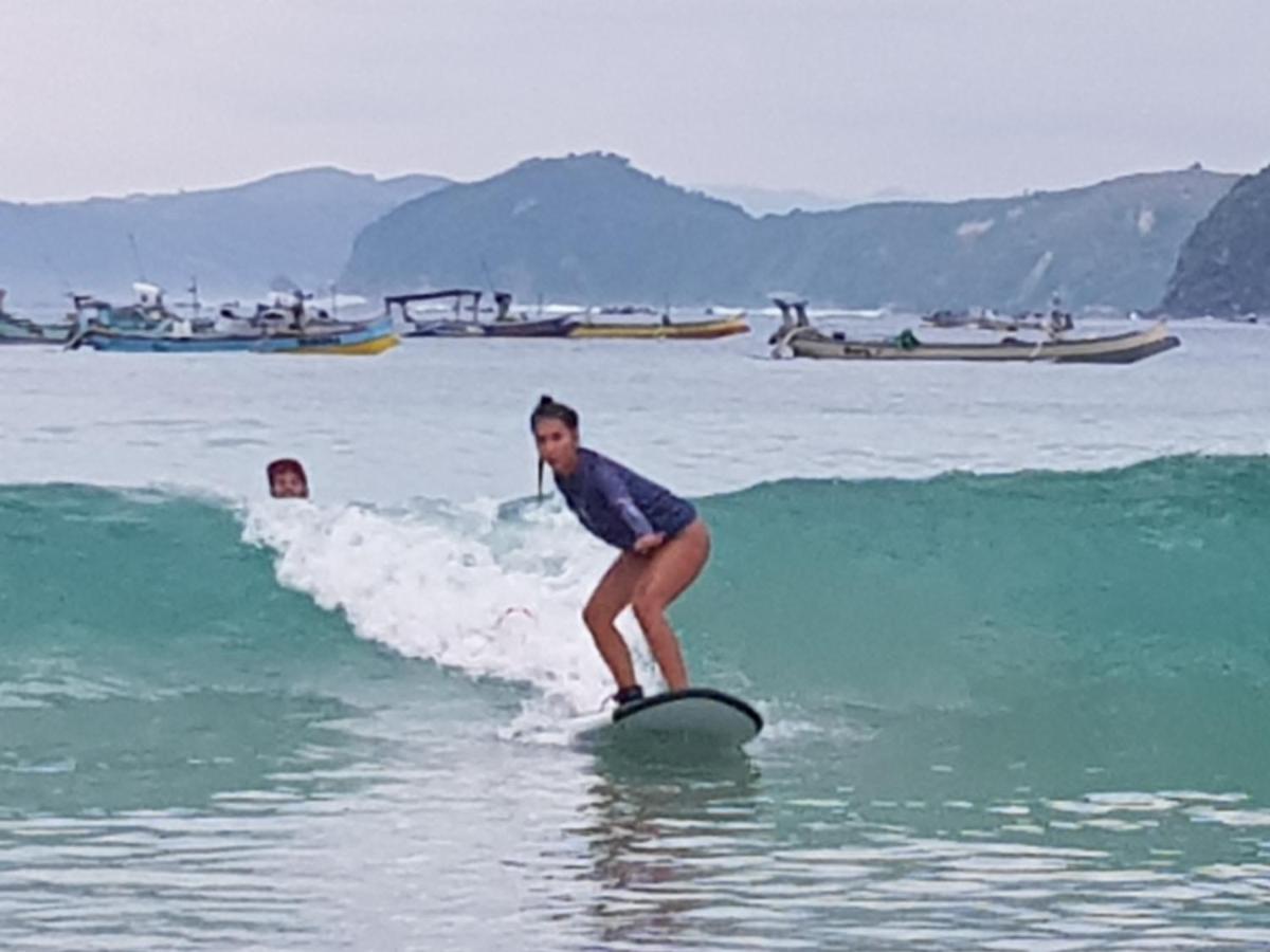 Tropical Sunday Bungalow - Surf And Stay Selong Belanak Exteriér fotografie